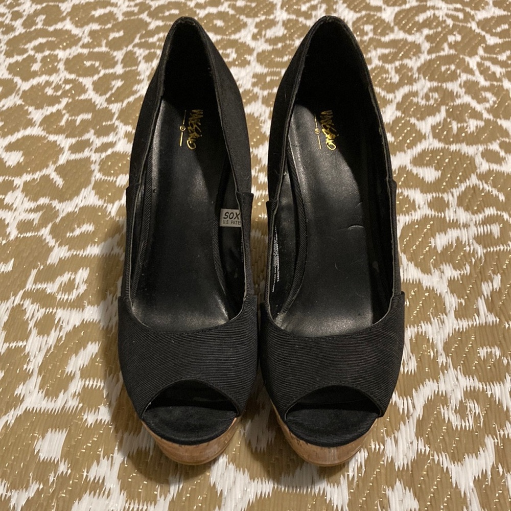 Black wedge heels